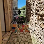 La Maisonnette Avec Belle Vue A St Rome De Tarn *