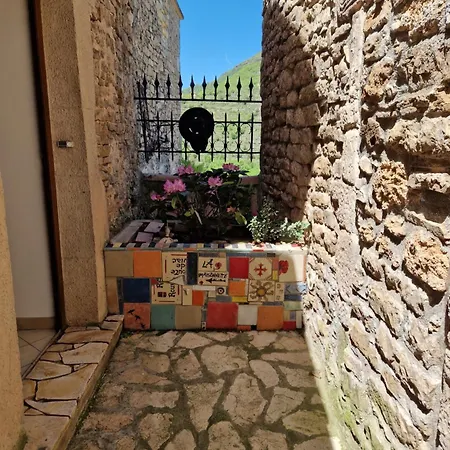 La Maisonnette Avec Belle Vue à St Rome De Tarn *