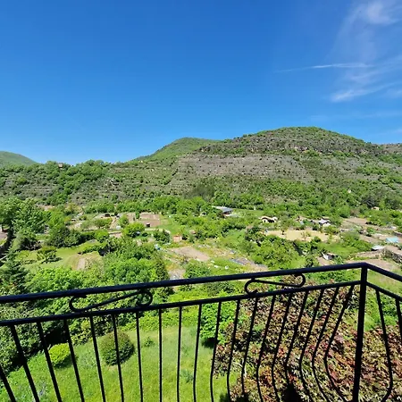 La Maisonnette Avec Belle Vue A St Rome De Tarn